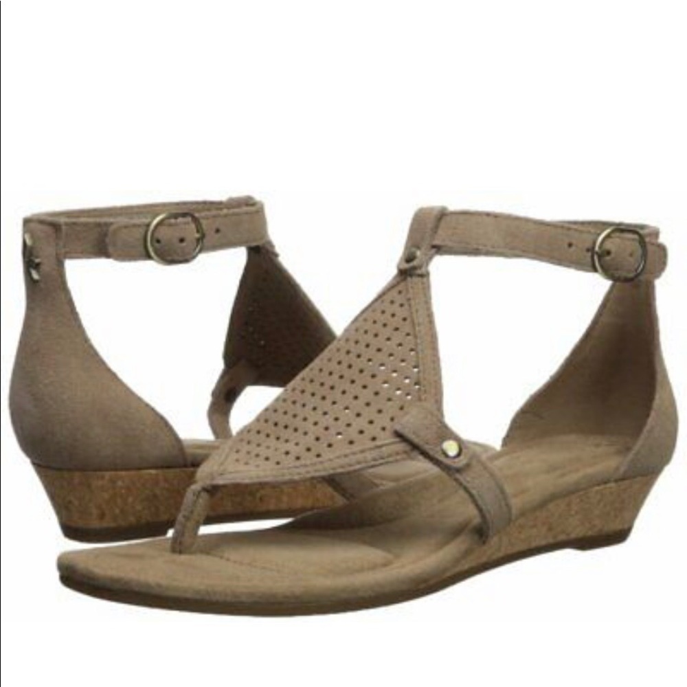 *Kookaburra by Ugg *Size 7 sandals*